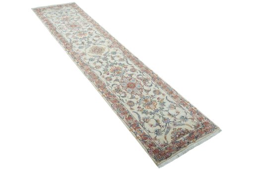 Close-up detail of 2000s Tabriz 50/60/70 Raj rug from Iran / Persia showing Cork weave