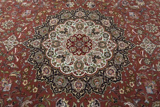 Central medallion detail of 2000s Tabriz 50/60/70 Raj rug from Iran / Persia