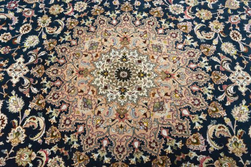 Central medallion detail of New Tabriz 50/60/70 Raj rug from Iran / Persia
