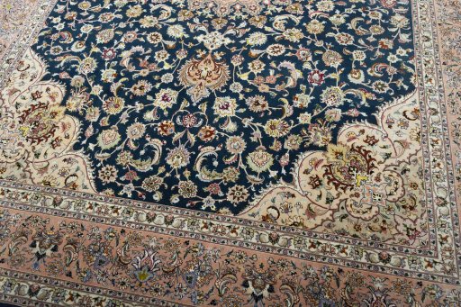 Close-up detail of New Tabriz 50/60/70 Raj rug from Iran / Persia showing Cork weave