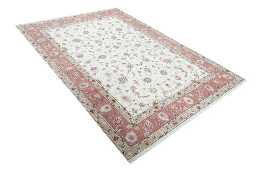 Close-up detail of New Tabriz 50/60/70 Raj rug from Iran / Persia showing Cork weave