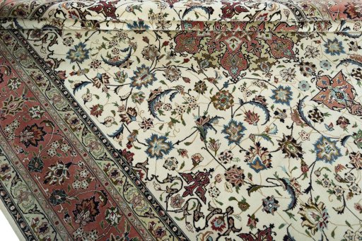 Close-up detail of New Tabriz 50/60/70 Raj rug from Iran / Persia showing Cork weave