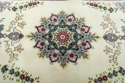 Central medallion detail of 2000s Tabriz 50/60/70 Raj rug from Iran / Persia