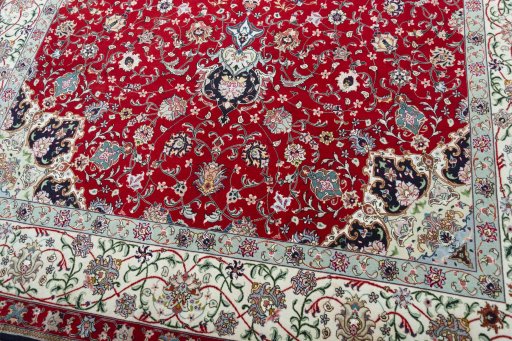 Close-up detail of New Tabriz 50/60/70 Raj rug from Iran / Persia showing Cork weave