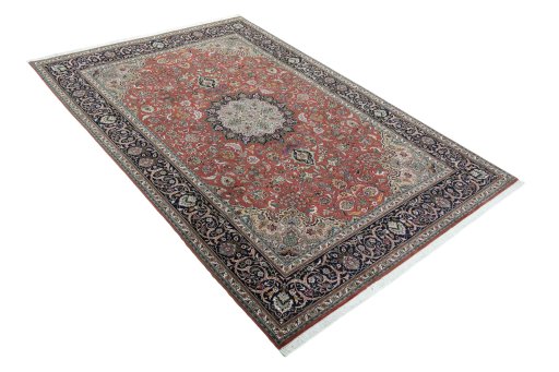 Close-up detail of New Tabriz 50/60/70 Raj rug from Iran / Persia showing Cork weave
