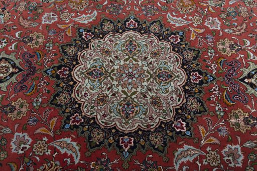 Central medallion detail of New Tabriz 50/60/70 Raj rug from Iran / Persia