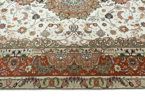 Corner detail of New Tabriz 50/60/70 Raj rug showing border pattern and Cork pile