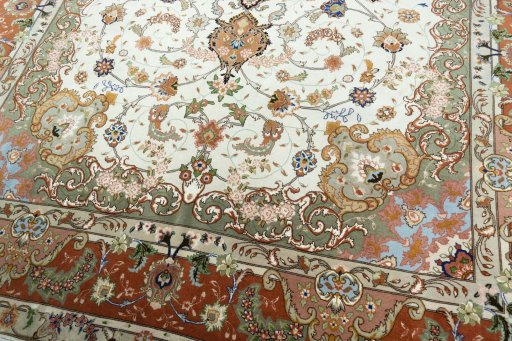 Close-up detail of New Tabriz 50/60/70 Raj rug from Iran / Persia showing Cork weave