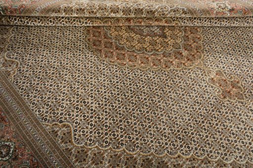 Close-up detail of 2000s Tabriz 50/60/70 Raj rug from Iran / Persia showing Cork weave