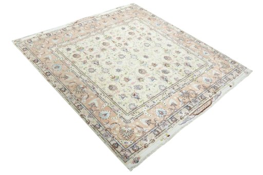 Close-up detail of 2000s Tabriz 50/60/70 Raj rug from Iran / Persia showing Cork weave