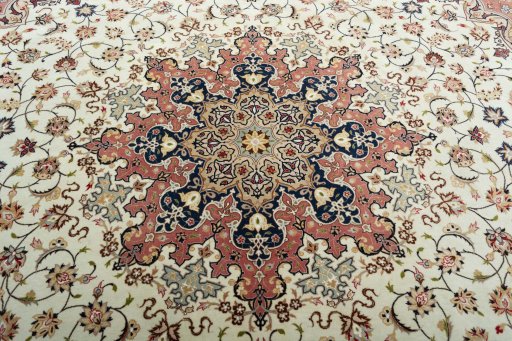 Central medallion detail of 2000s Tabriz 50/60/70 Raj rug from Iran / Persia