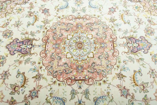 Central medallion detail of 2000s Tabriz 50/60/70 Raj rug from Iran / Persia
