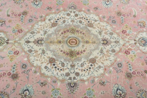 Central medallion detail of 2000s Tabriz 50/60/70 Raj rug from Iran / Persia