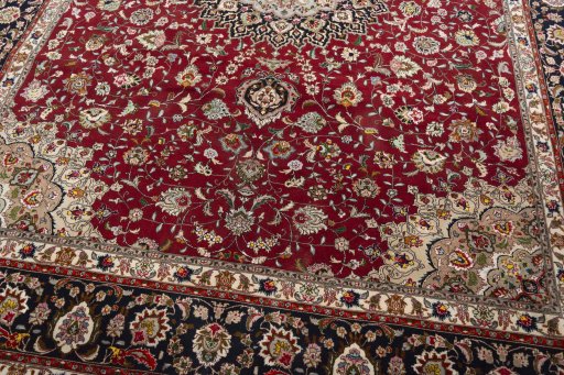 Close-up detail of 2000s Tabriz 50/60/70 Raj rug from Iran / Persia showing Cork weave