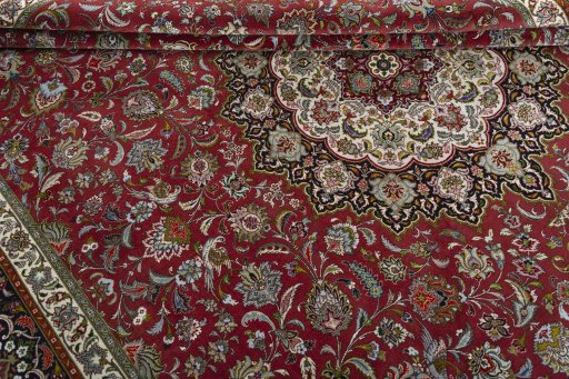 Close-up detail of 2000s Tabriz 50/60/70 Raj rug from Iran / Persia showing Cork weave