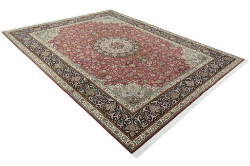 Close-up detail of 2000s Tabriz 50/60/70 Raj rug from Iran / Persia showing Cork weave