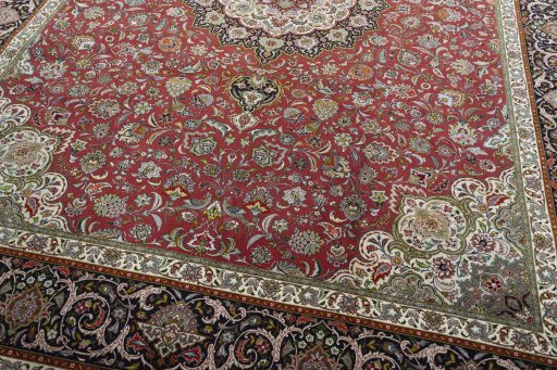 Close-up detail of 2000s Tabriz 50/60/70 Raj rug from Iran / Persia showing Cork weave