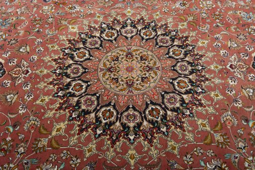 Central medallion detail of 2000s Tabriz 50/60/70 Raj rug from Iran / Persia