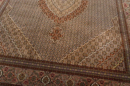 Close-up detail of 2000s Tabriz 50/60/70 Raj rug from Iran / Persia showing Cork weave