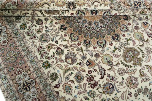 Close-up detail of 2000s Tabriz 50/60/70 Raj rug from Iran / Persia showing Cork weave