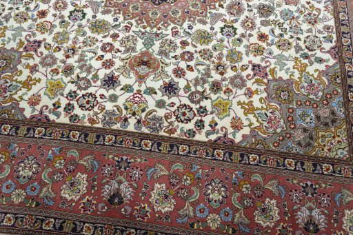 Close-up detail of 2000s Tabriz 50/60/70 Raj rug from Iran / Persia showing Cork weave