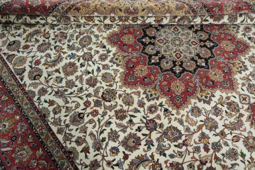 Close-up detail of 2000s Tabriz 50/60/70 Raj rug from Iran / Persia showing Cork weave