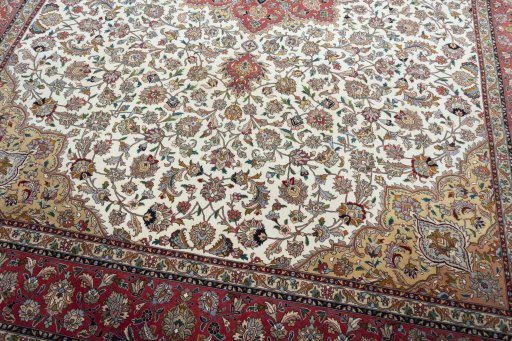 Close-up detail of 2000s Tabriz 50/60/70 Raj rug from Iran / Persia showing Cork weave