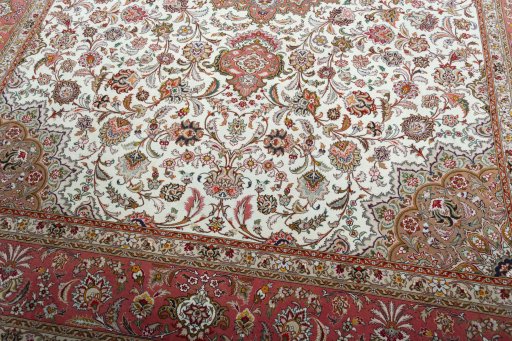 Close-up detail of 2000s Tabriz 50/60/70 Raj rug from Iran / Persia showing Cork weave