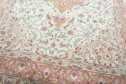 Close-up detail of 2000s Tabriz 50/60/70 Raj rug from Iran / Persia showing Cork weave