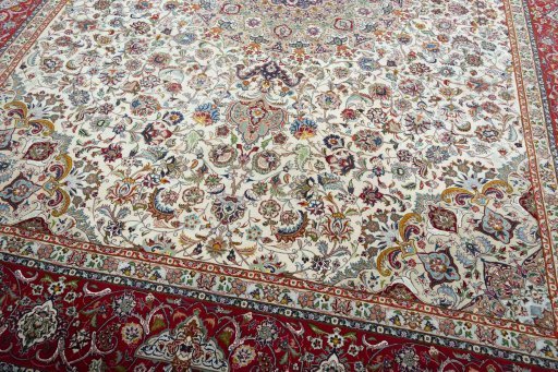 Close-up detail of 2000s Tabriz 50/60/70 Raj rug from Iran / Persia showing Cork weave