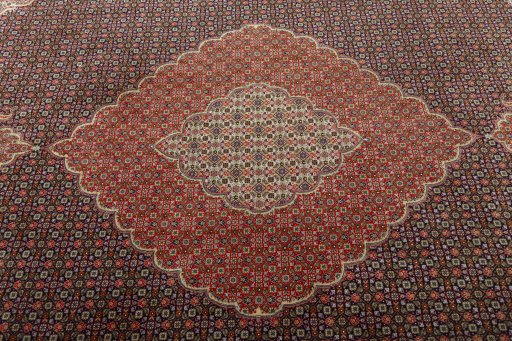 Central medallion detail of 1970s Tabriz 50/60/70 Raj rug from Iran / Persia