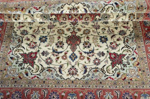 Close-up detail of New Tabriz 50/60/70 Raj rug from Iran / Persia showing Cork weave
