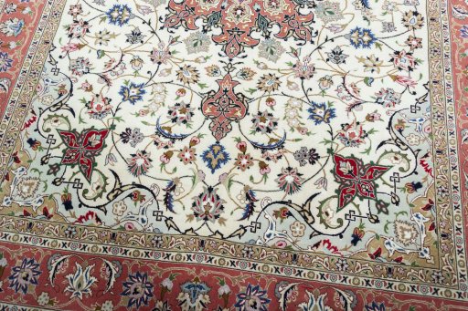 Close-up detail of New Tabriz 50/60/70 Raj rug from Iran / Persia showing Cork weave