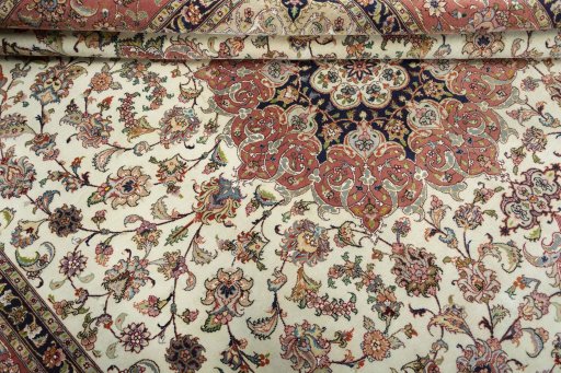 Close-up detail of 2000s Tabriz 50/60/70 Raj rug from Iran / Persia showing Cork weave