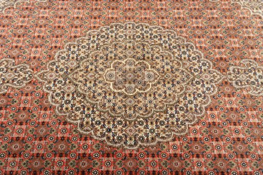 Central medallion detail of New Tabriz 50/60/70 Raj rug from Iran / Persia