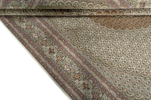 Close-up detail of New Tabriz 50/60/70 Raj rug from Iran / Persia showing Cork weave