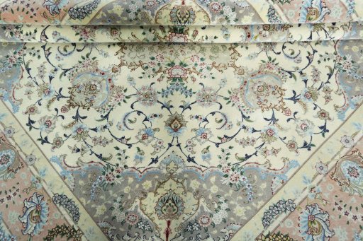 Close-up detail of New Tabriz 50/60/70 Raj rug from Iran / Persia showing Cork weave