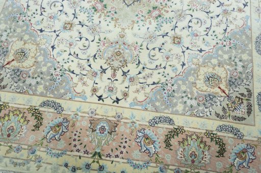 Close-up detail of New Tabriz 50/60/70 Raj rug from Iran / Persia showing Cork weave