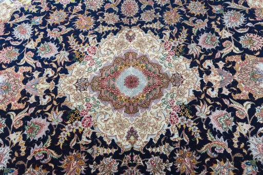 Central medallion detail of New Tabriz 50/60/70 Raj rug from Iran / Persia