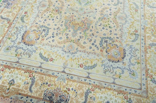 Close-up detail of New Tabriz 50/60/70 Raj rug from Iran / Persia showing Cork weave