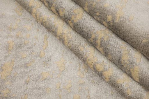 Corner detail of New Organic rug showing border pattern and Wool pile