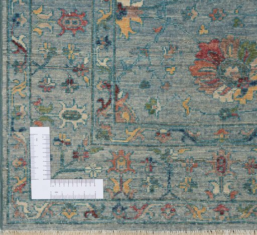 Corner detail of New Farahan rug showing border pattern and Wool pile