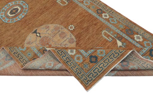 Central medallion detail of New Farahan rug from Pakistan