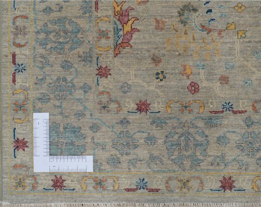Corner detail of New Farahan rug showing border pattern and Wool pile