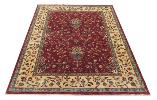 Surface texture of New Farahan rug with natural Wool and intricate pattern