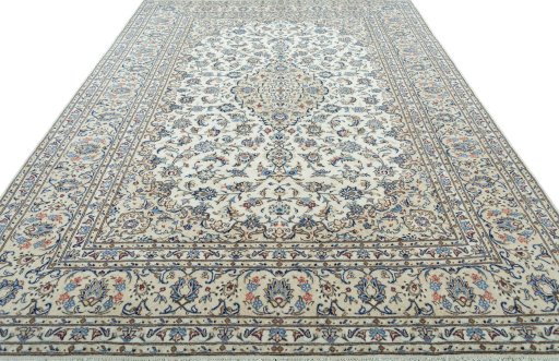 Surface texture of 2000s Kashan rug with natural Wool and intricate pattern