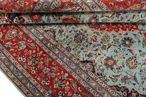 Close-up detail of New Kashan rug from Iran / Persia showing Cork weave