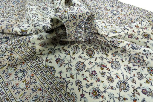 Surface texture of 2000s Kashan rug with natural Wool and intricate pattern