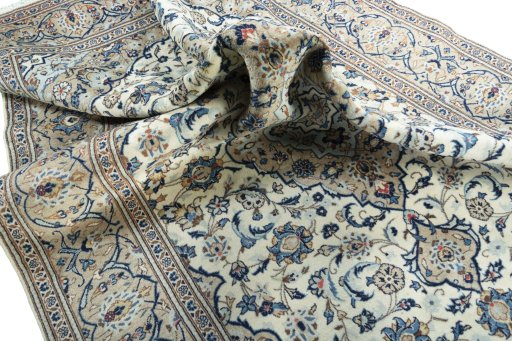 Surface texture of 2000s Kashan rug with natural Wool and intricate pattern