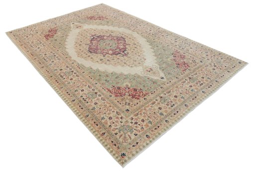 Corner detail of New Farahan rug showing border pattern and Wool pile